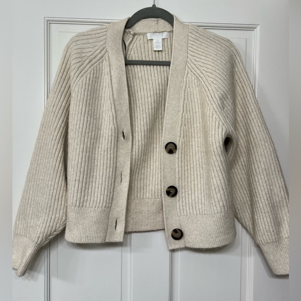 H&M cream cardigan size small. Worn only a couple times